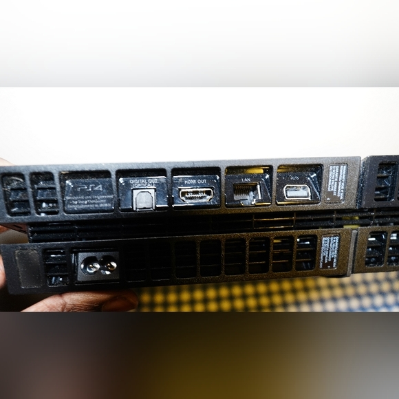 Sony PlayStation 4 (For parts) - Picture 3 of 4